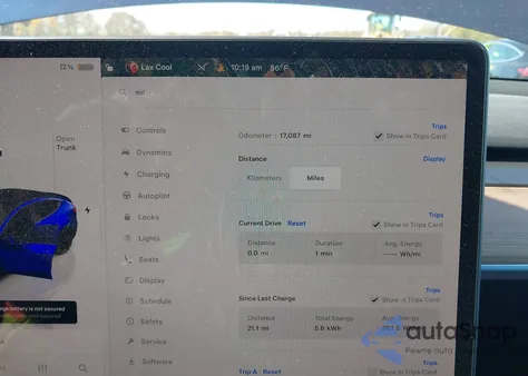 2025 Tesla Model Y Performance Dual Motor All-Wheel Drive z USA, uszkodzony, nr VIN 7SAYGDEF4SA353834